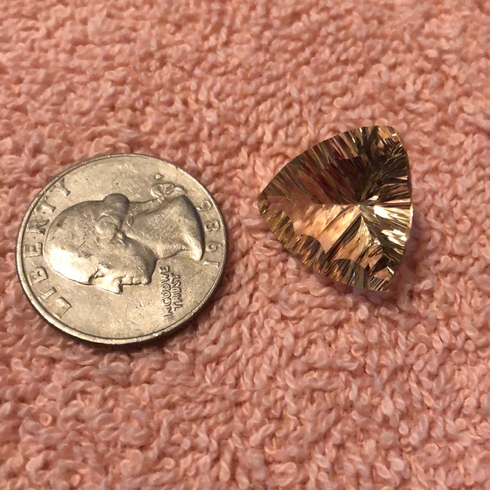 15 ct YELLOW Labradorite 16x17 Fantasy/Radiant Cut - Picture 4 of 8